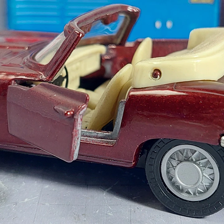 Jaguar E type , Escala 1/36 marca maisto 6