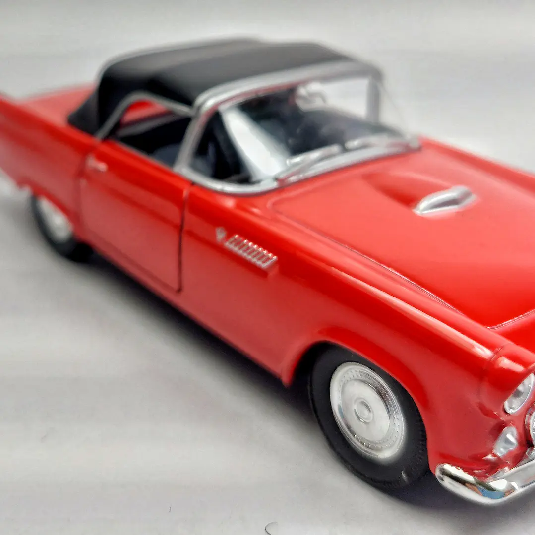 Ford Thunderbird, welly Escala 1-36- 4