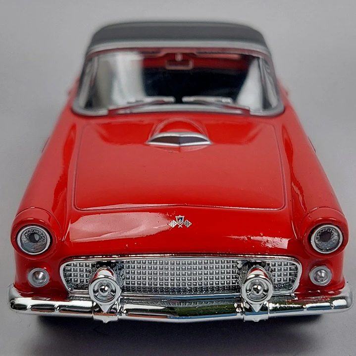Ford Thunderbird, welly Escala 1-36- 5