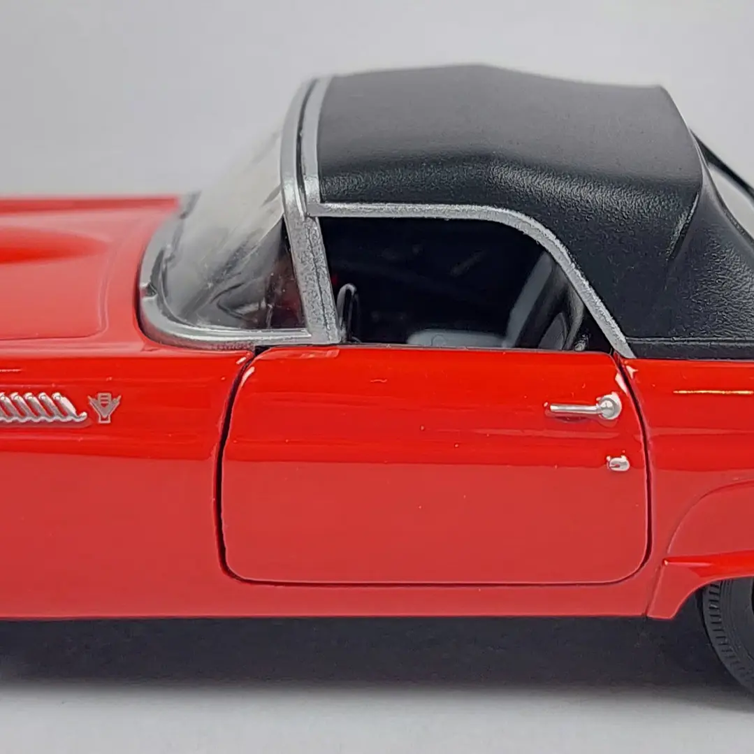 Ford Thunderbird, welly Escala 1-36- 7