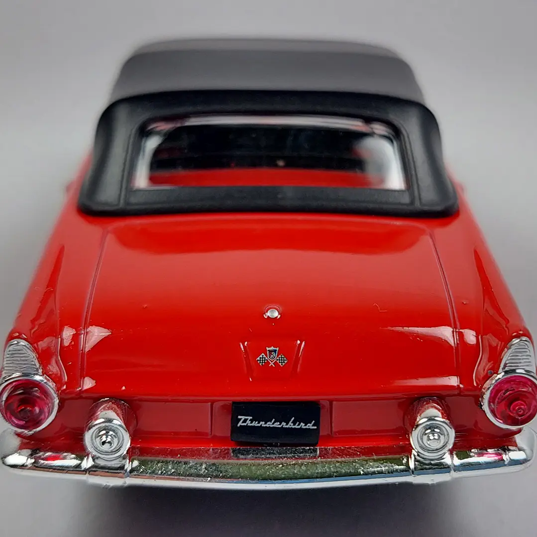 Ford Thunderbird, welly Escala 1-36- 9
