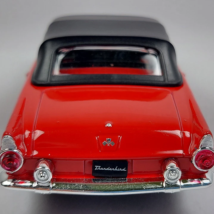 Ford Thunderbird, welly Escala 1-36- 9