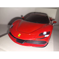 FERRARI SF90 STRADALE CON LUCES Y SONIDOS Esc 1/24 Marca: MAISTO