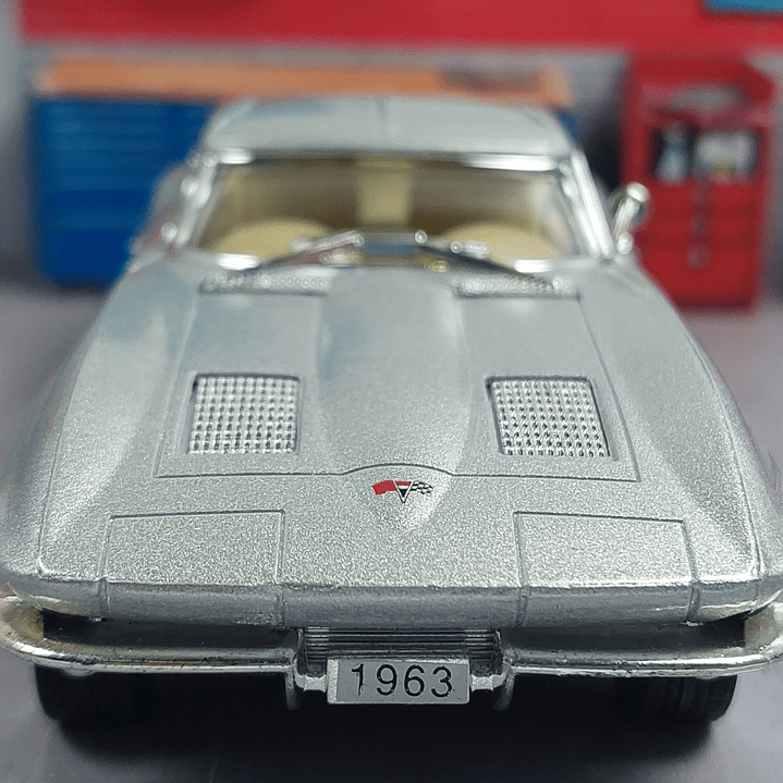Chevrolet Corvette Stingray plata 1963, Escala 1/34 2