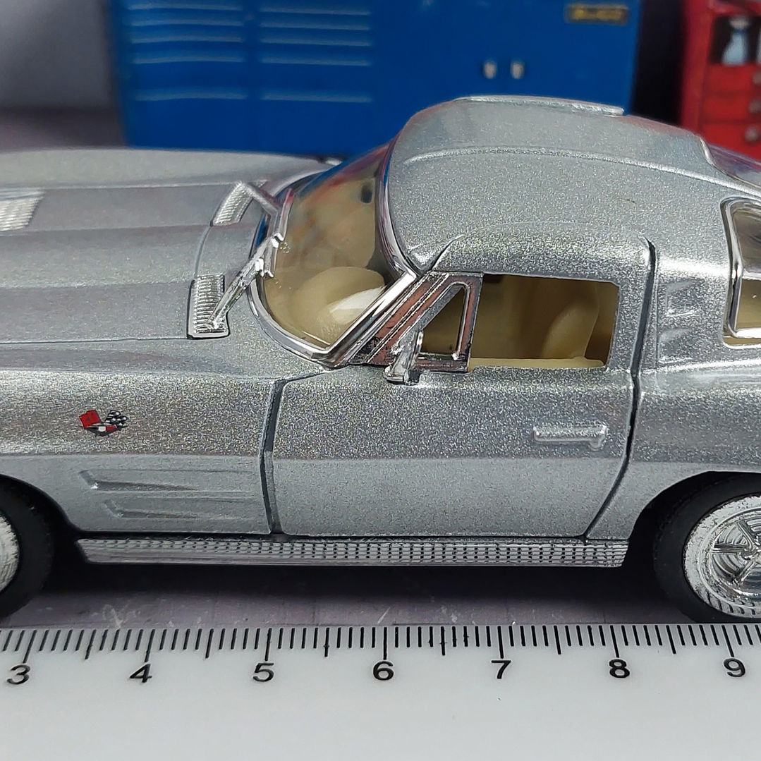 Chevrolet Corvette Stingray plata 1963, Escala 1/34 4