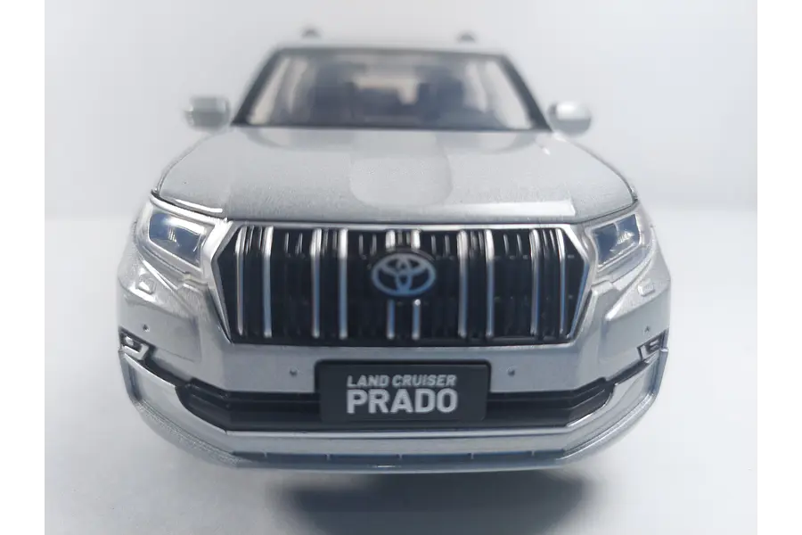 TOYOTA PRADO, MARCA HAOCHI, ESCALA 1/24 COLOR PLATA