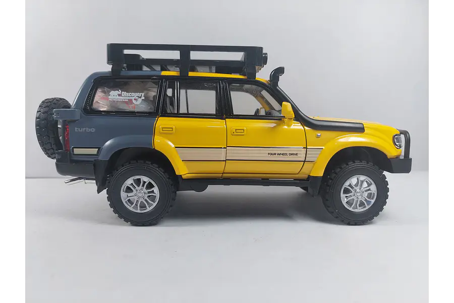 TOYOTA LC80, MARCA CHINA ESCALA 1/24 AMARILLA