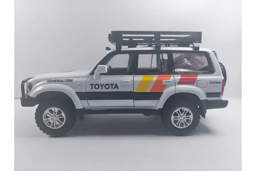 TOYOTA LC 80, MARCA CHE ZHI, ESCALA 1/24 BLANCA