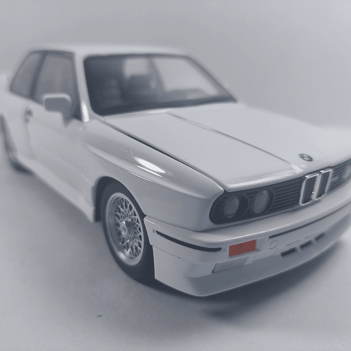 BMW M3 , Escala 1/24, MARCA JINLIFANG BLANCO 1