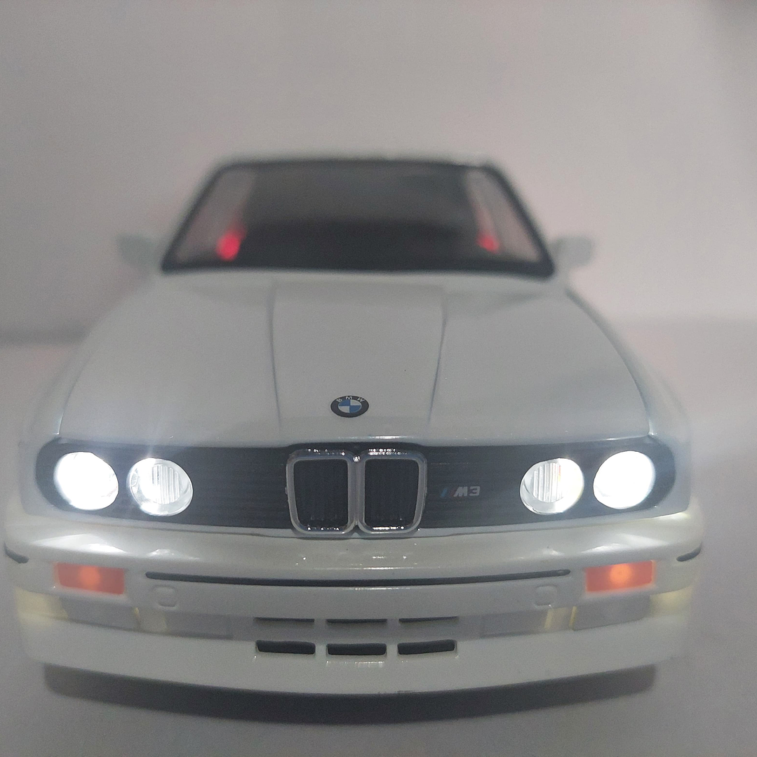 BMW M3 , Escala 1/24, MARCA JINLIFANG BLANCO 3
