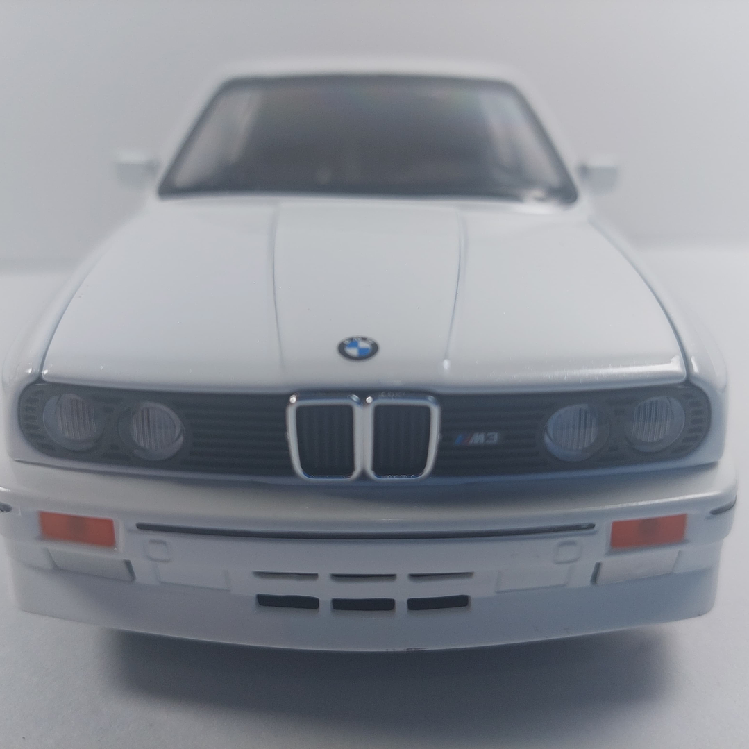 BMW M3 , Escala 1/24, MARCA JINLIFANG BLANCO 8