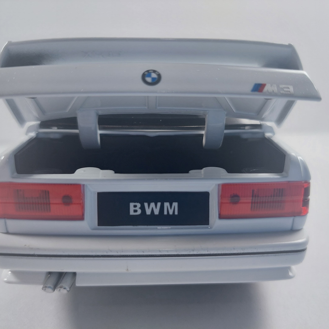 BMW M3 , Escala 1/24, MARCA JINLIFANG BLANCO 9