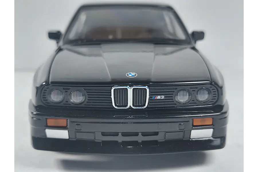 BMW M3 , Escala 1/24, MARCA JINLIFANG NEGRO