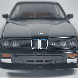 BMW M3 , Escala 1/24, MARCA JINLIFANG NEGRO