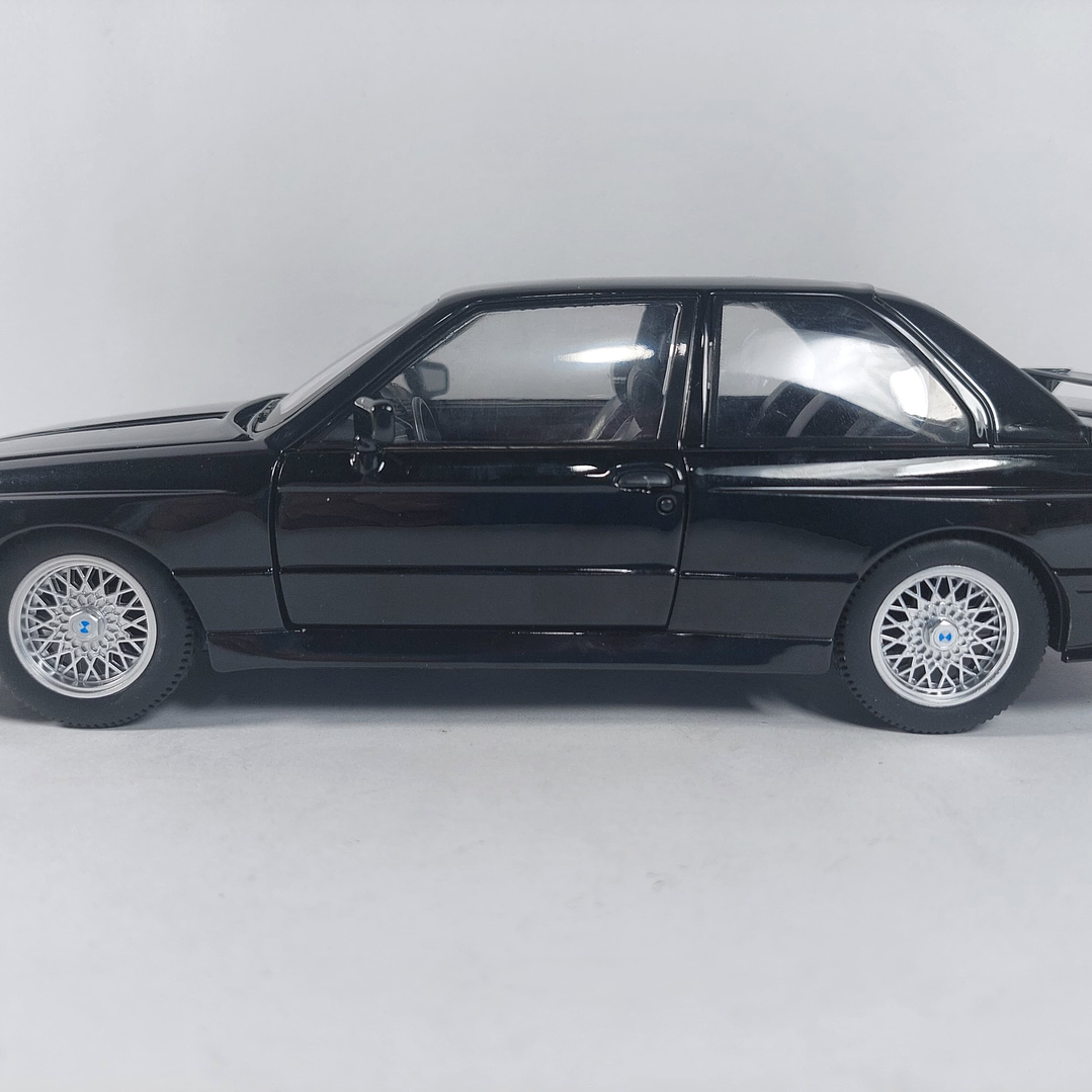 BMW M3 , Escala 1/24, MARCA JINLIFANG NEGRO 6