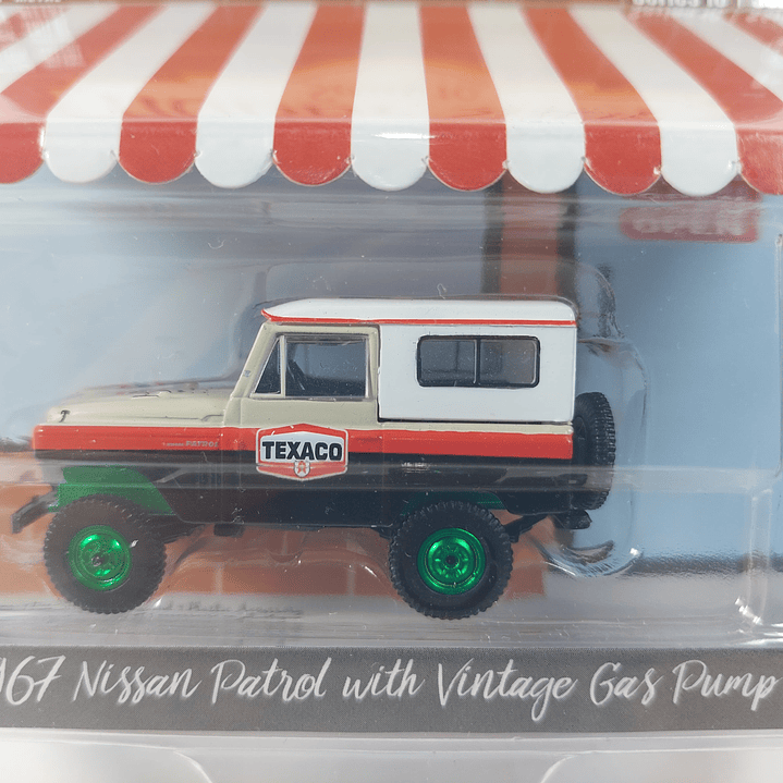NISSAN PATROL 1967 , ESCALA 1/64 , MARCA GREENLIGHT 2