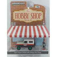 NISSAN PATROL 1967 , ESCALA 1/64 , MARCA GREENLIGHT