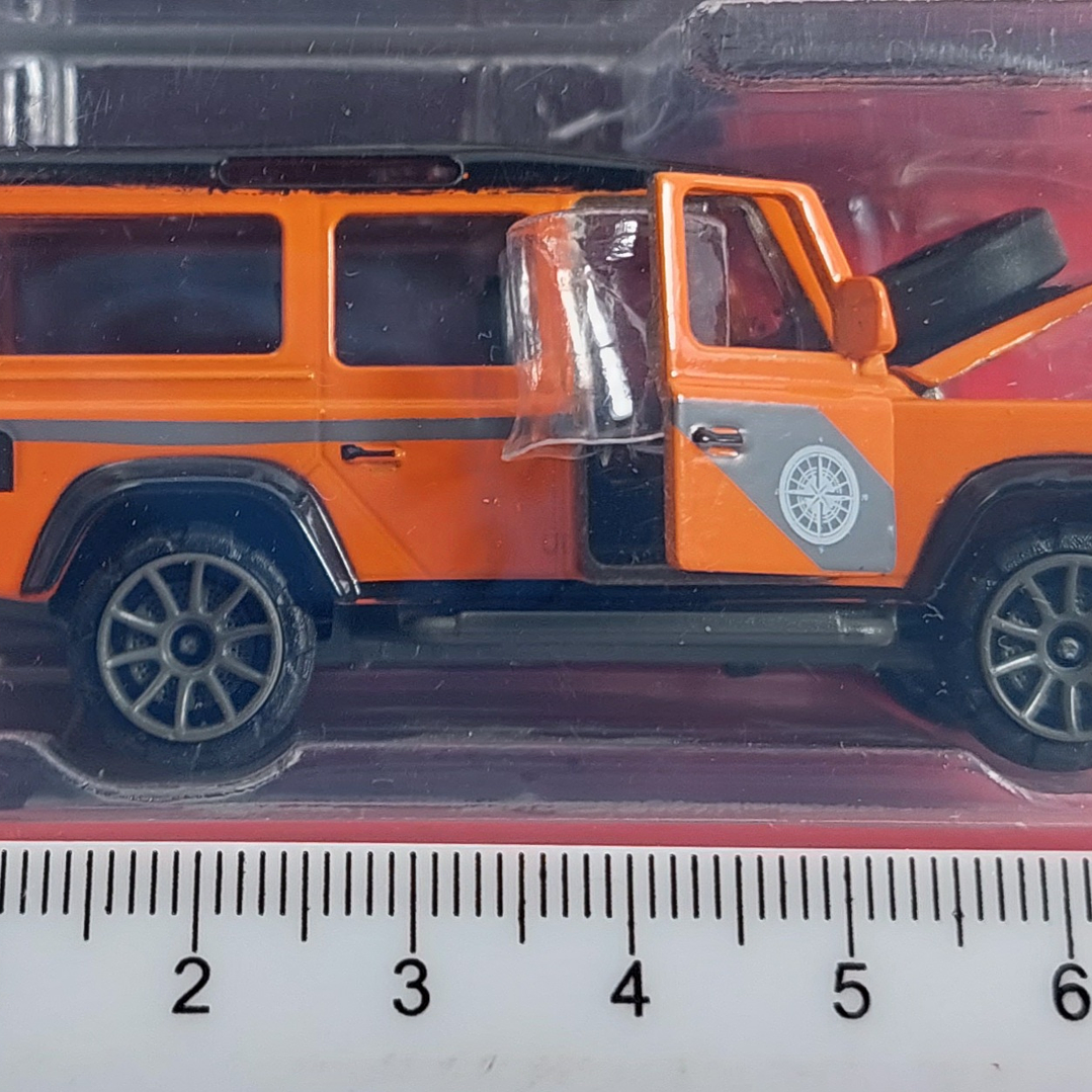 Land Rover Defender 110 NARANJA Escala 1/64 3