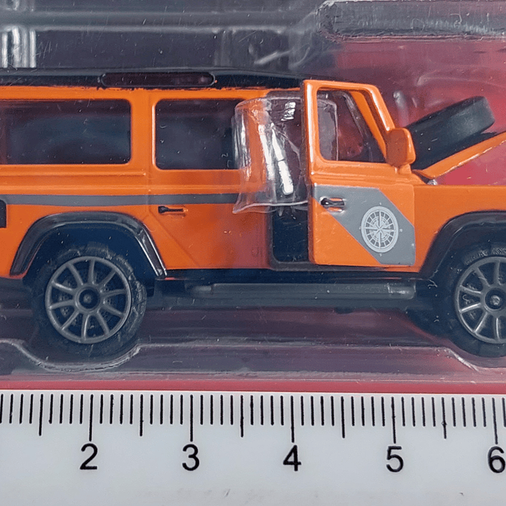 Land Rover Defender 110 NARANJA Escala 1/64 3