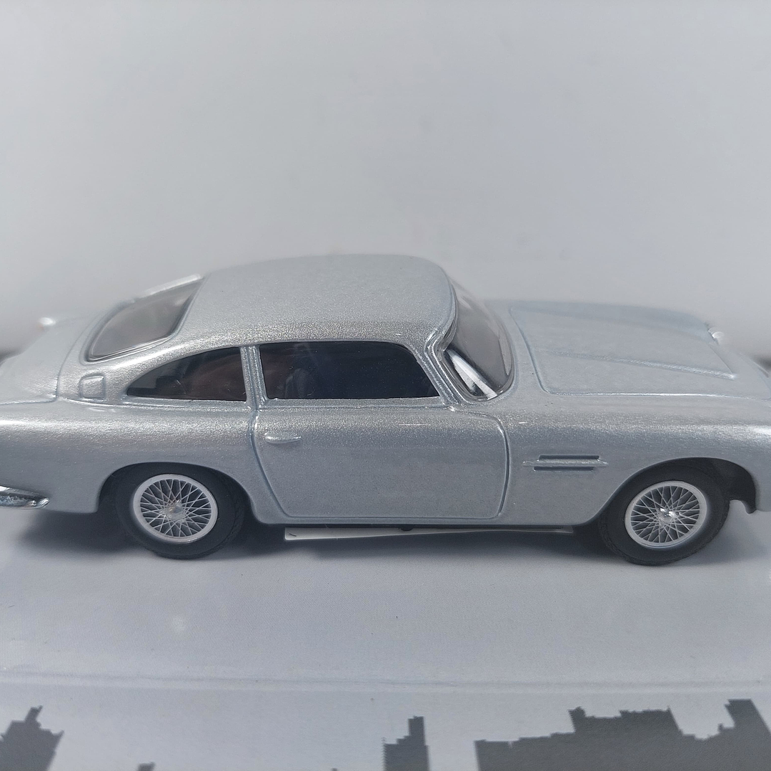Aston Martin DB5 cararama, Escala 1-43- 1