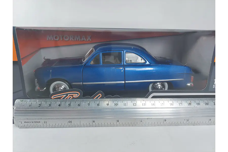Ford coupe 1949 Carro A Escala 1-24 motor max en caja
