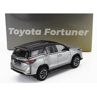 TOYOTA FORTUNER, Escala 1 64 PARAGON 