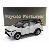 TOYOTA FORTUNER BLANCA, Escala 1 64 PARAGON