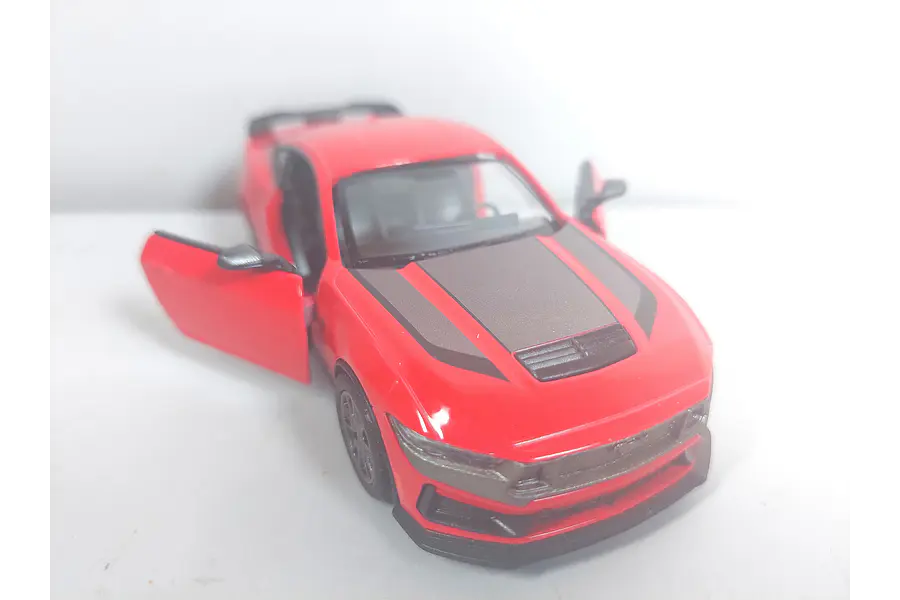 Ford Mustang Dark Horse 2024, rojo Escala 1/36, MARCA KINSMART