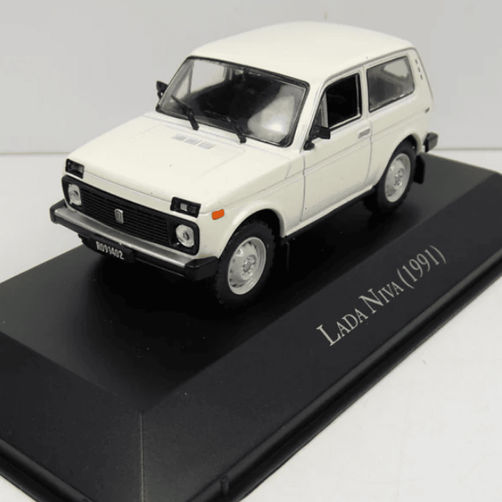 Lada Niva 2121 marca ixo , Escala 1:43 CAJA ACRILICA 1