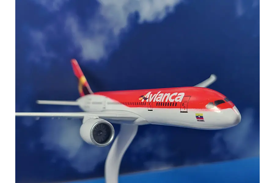 Boeing 787 Dreamliner Avianca, Escala 1-400-base blanca