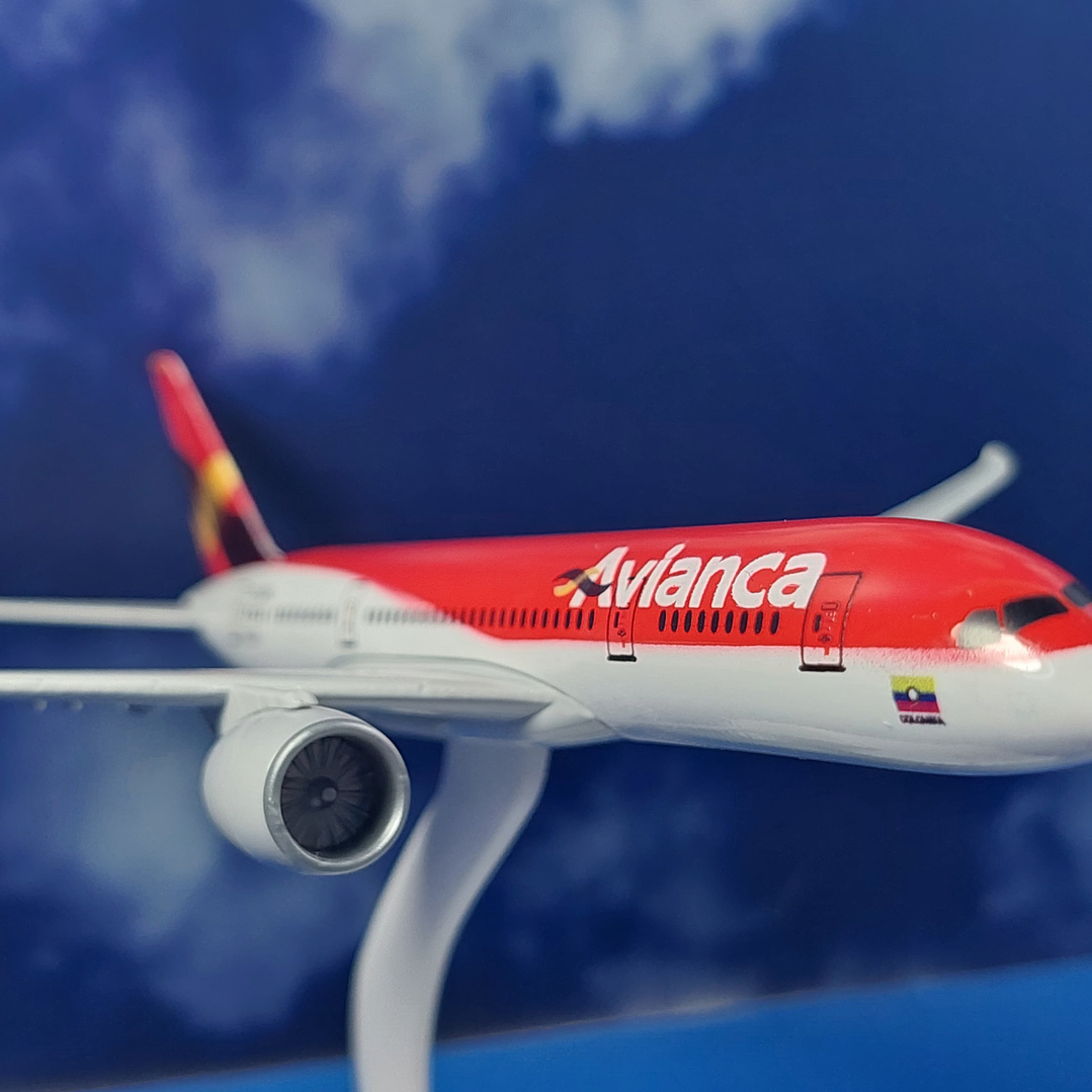 Boeing 787 Dreamliner Avianca, Escala 1-400-base blanca 1