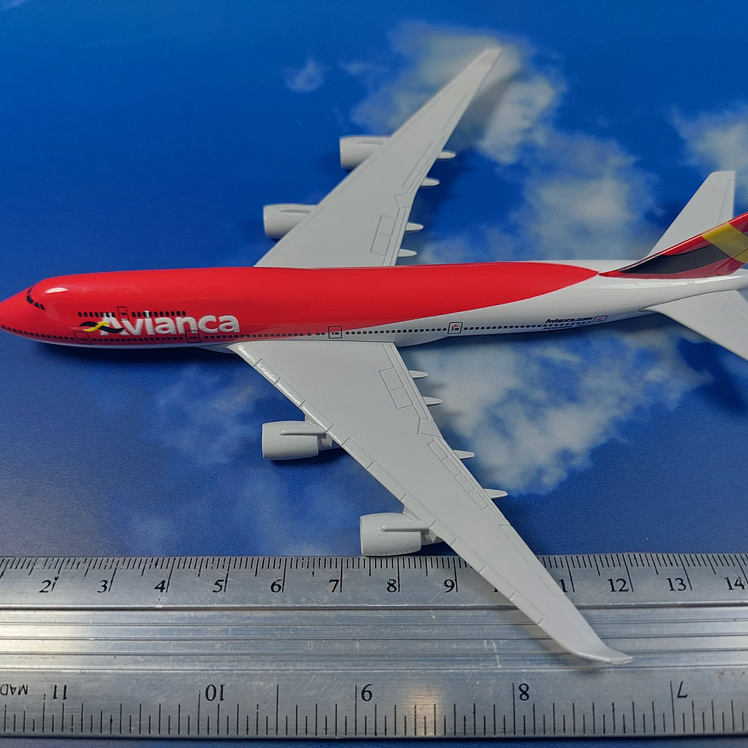 Boeing 747 ,avianca  Escala 1/400, 16cm Con Base blanca 2