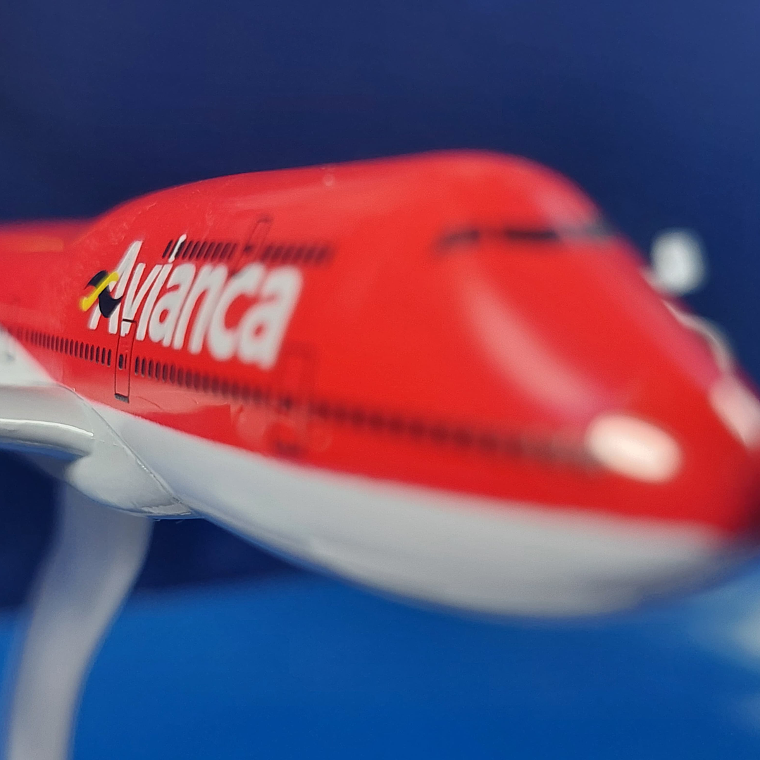 Boeing 747 ,avianca  Escala 1/400, 16cm Con Base blanca 4