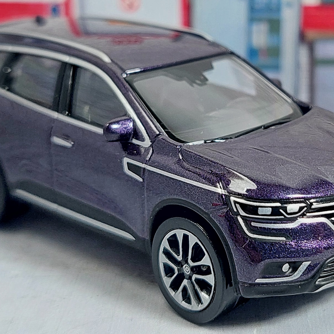 Renault Koleos morada Escala 1/64 MARCA NOREV 1