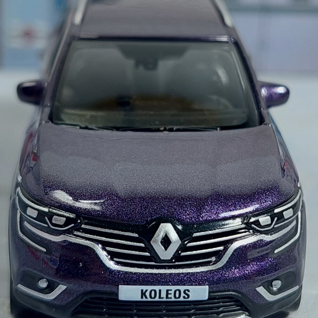 Renault Koleos morada Escala 1/64 MARCA NOREV 2