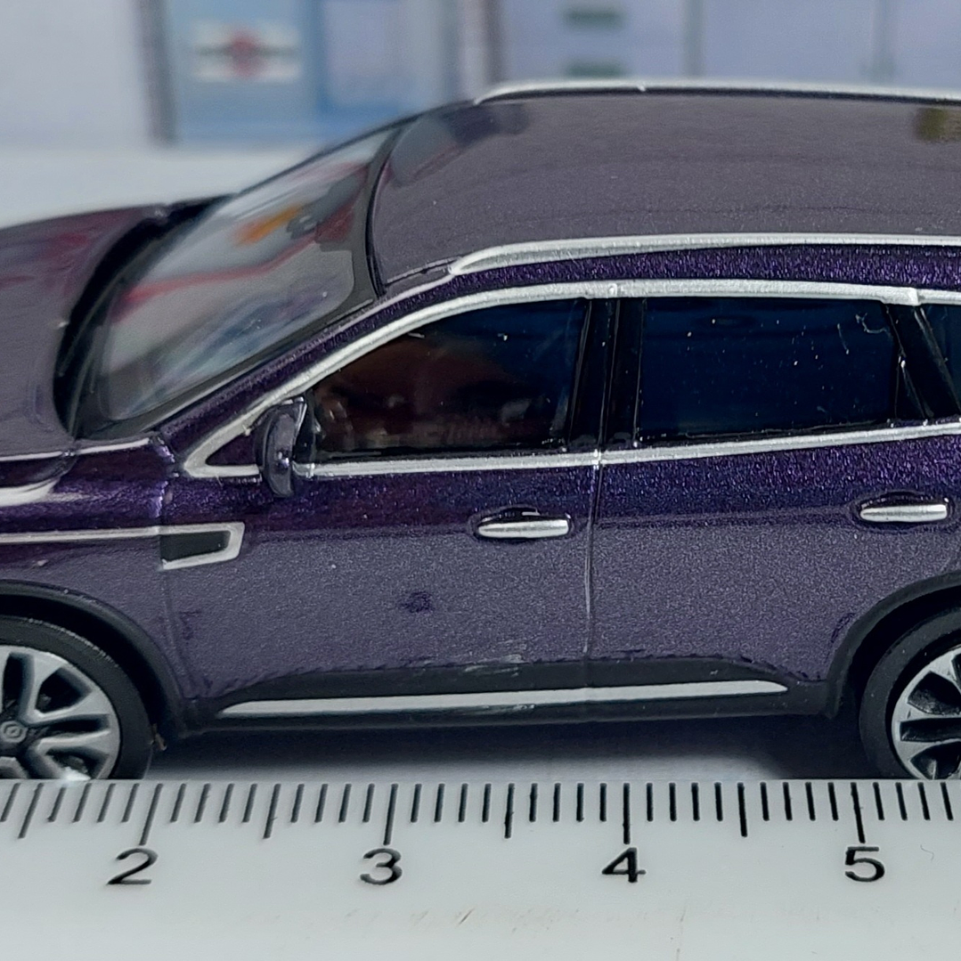 Renault Koleos morada Escala 1/64 MARCA NOREV 4