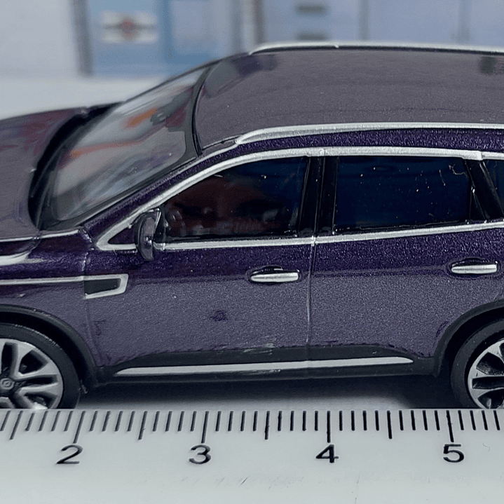 Renault Koleos morada Escala 1/64 MARCA NOREV 4