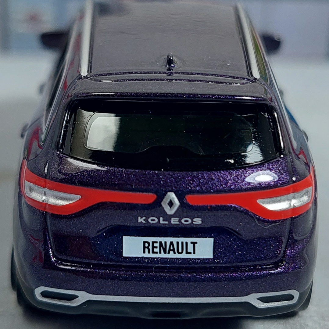 Renault Koleos morada Escala 1/64 MARCA NOREV 5