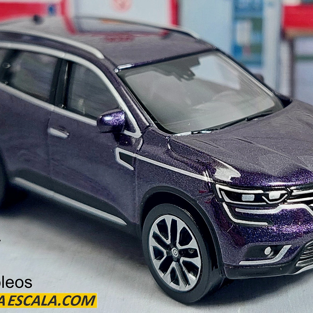 Renault Koleos morada Escala 1/64 MARCA NOREV 7