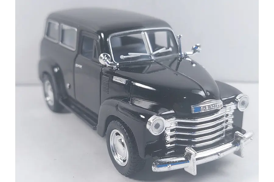 CHEVROLET SUBURBAN NEGRO ESCALA 1/36 MARCA KINSMART