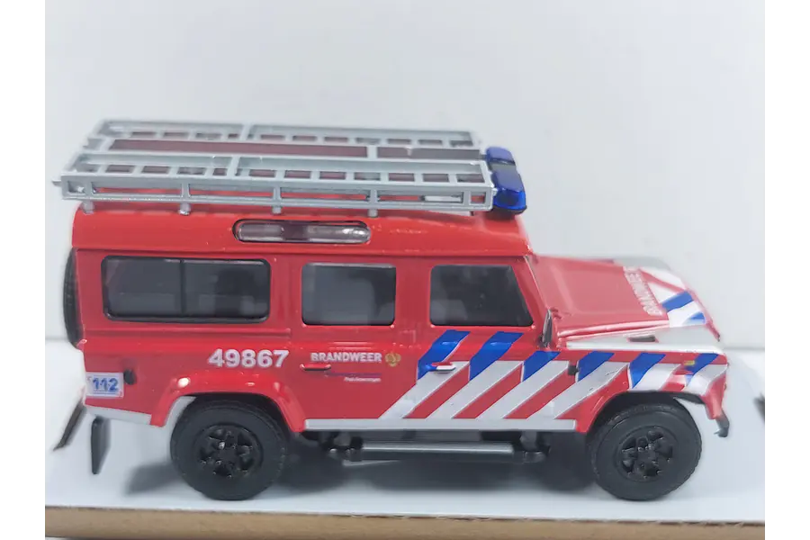 Land Rover defender  bomberos Escala 1/43 marca cararama