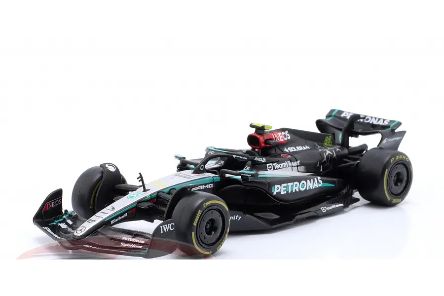 Mercedes-amg F1 W15 E lewis hamilton en caja de carton 1-24