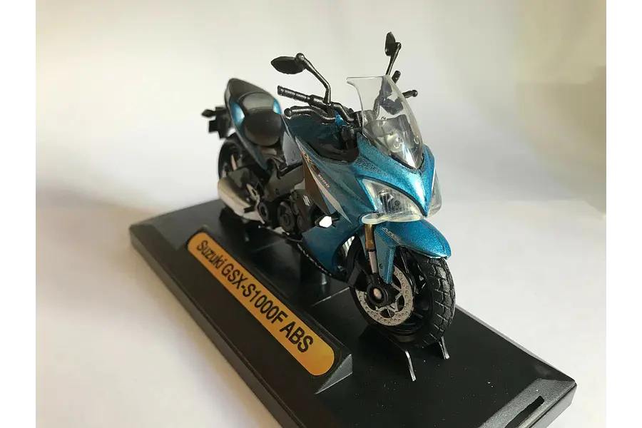 Moto Suzuki GSX-S 1000 ABS  2015, Escala 1/18 -motor max 