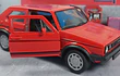 Volskwagen Golf I GTI COLOR ROJO , marca welly, Escala 1-36