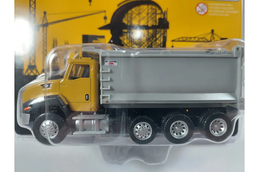 VOLQUETA CATERPILLAR CT 660 ,  Escala 1/64, DIECAST MASTERS