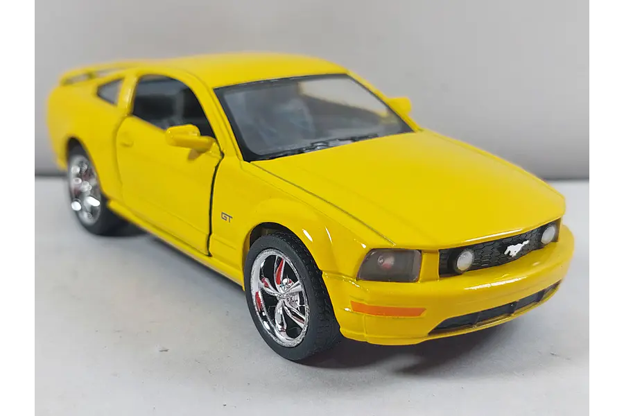 FORD MUSTANG marca KINSMART , Escala 1-36-
