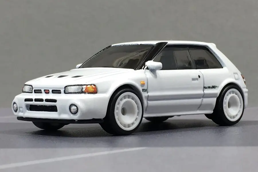 Mazda 323 , Escala 1-64 hot wheels
