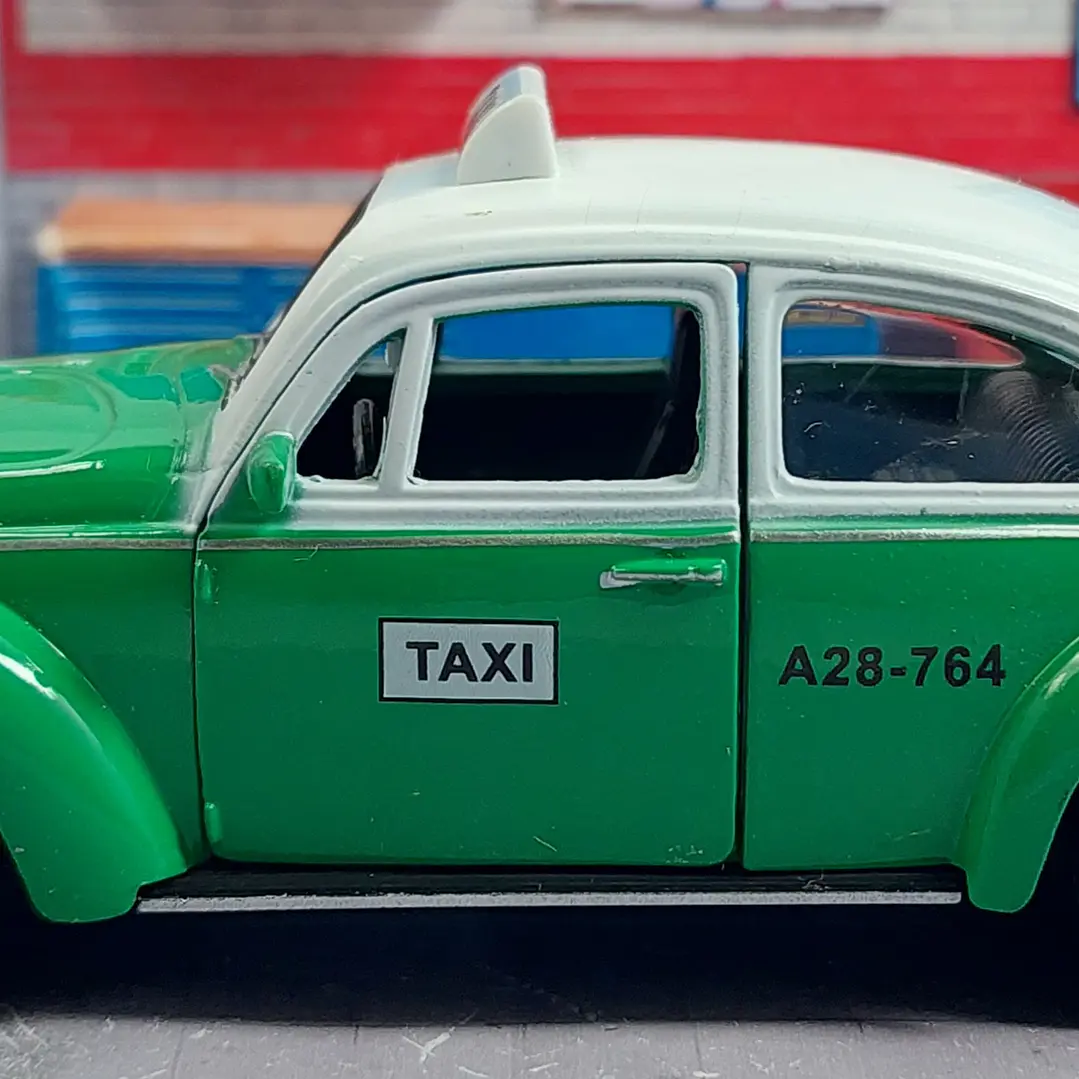 VOLKSWAGEN ESCARABAJO TAXI DE MEXICO Escala 1/36  5