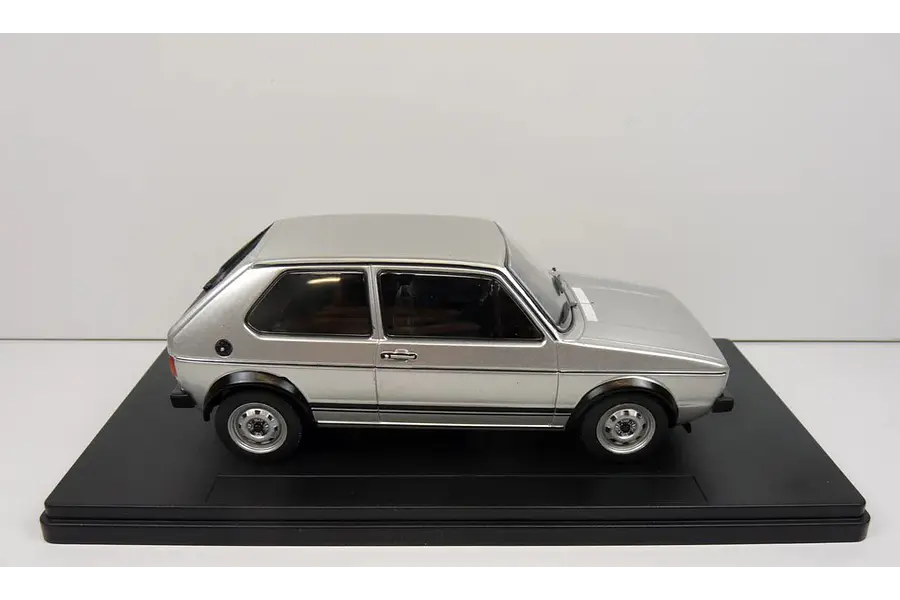 Volkswagen Golf 1976 plata, Ixo, Escala 1-24