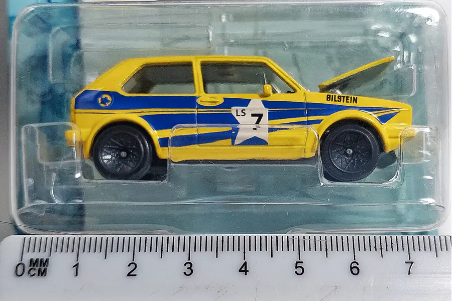 VOLKSWAGEN GOLF, Escala 1:64, Marca MAJORETTE 
